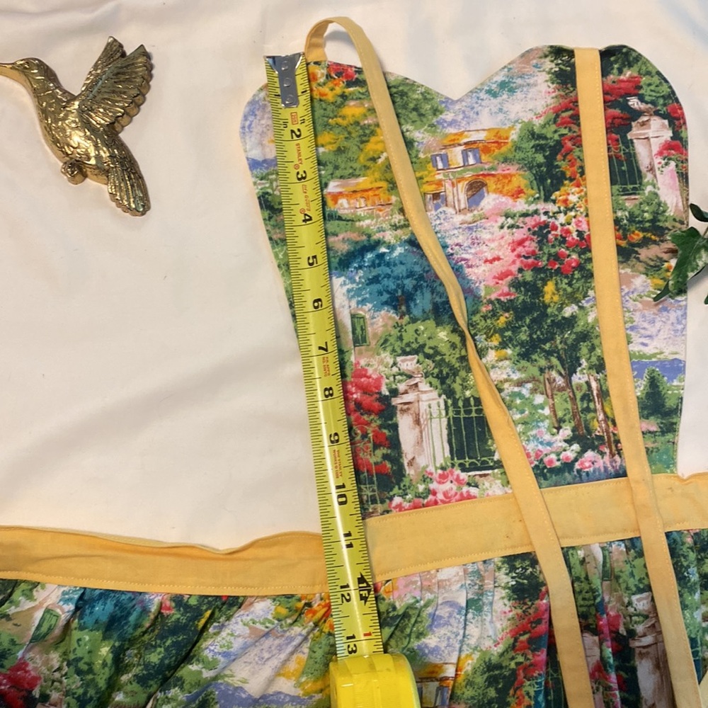 MRS Linafore Retro 50’s Garden Scene Apron - Picture 12 of 12